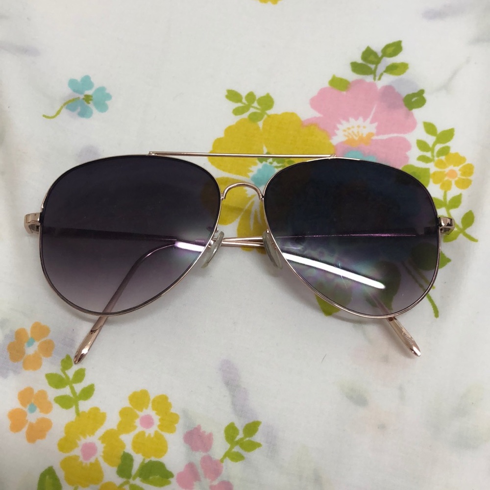 Sunglasses (2 items)